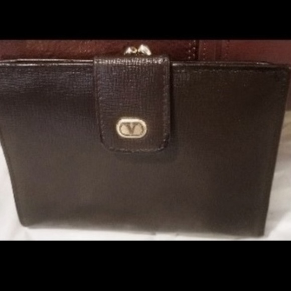 Valentino Garavani Handbags - Auth VALENTINO GARAVANI Leather Kiss-Lock Wallet